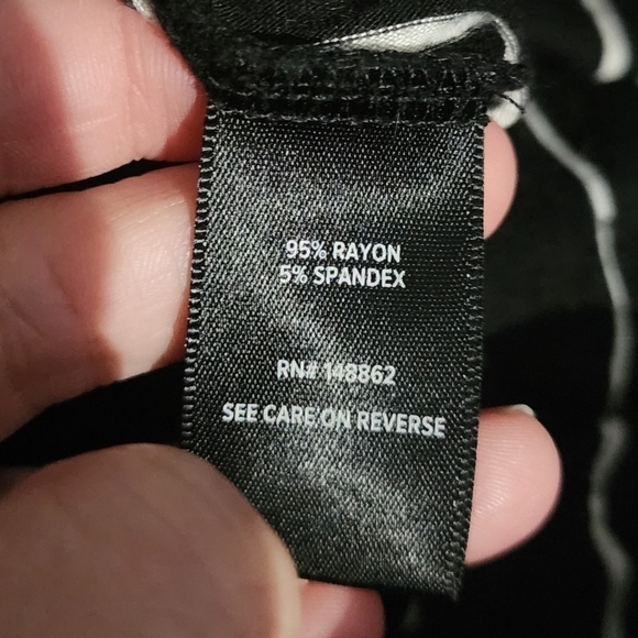 Torrid Super Soft Knit Black/White Striped Tank Plus Size 4 (4X) Adjustable EUC - Picture 6 of 7